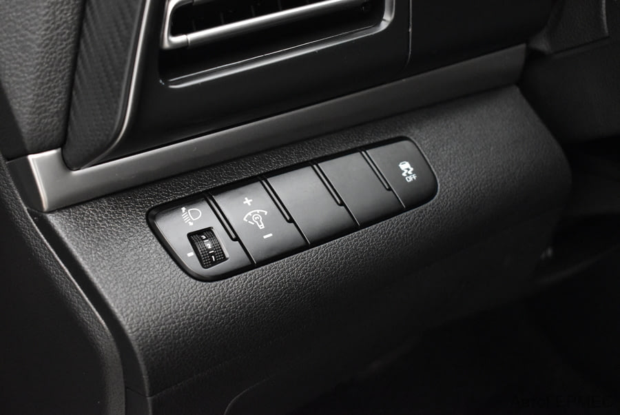 Фото HYUNDAI Elantra VI (AD) Рестайлинг с пробегом | №10