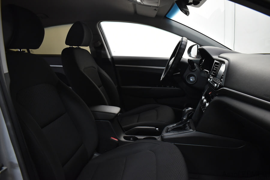 Фото HYUNDAI Elantra VI (AD) Рестайлинг с пробегом | №12