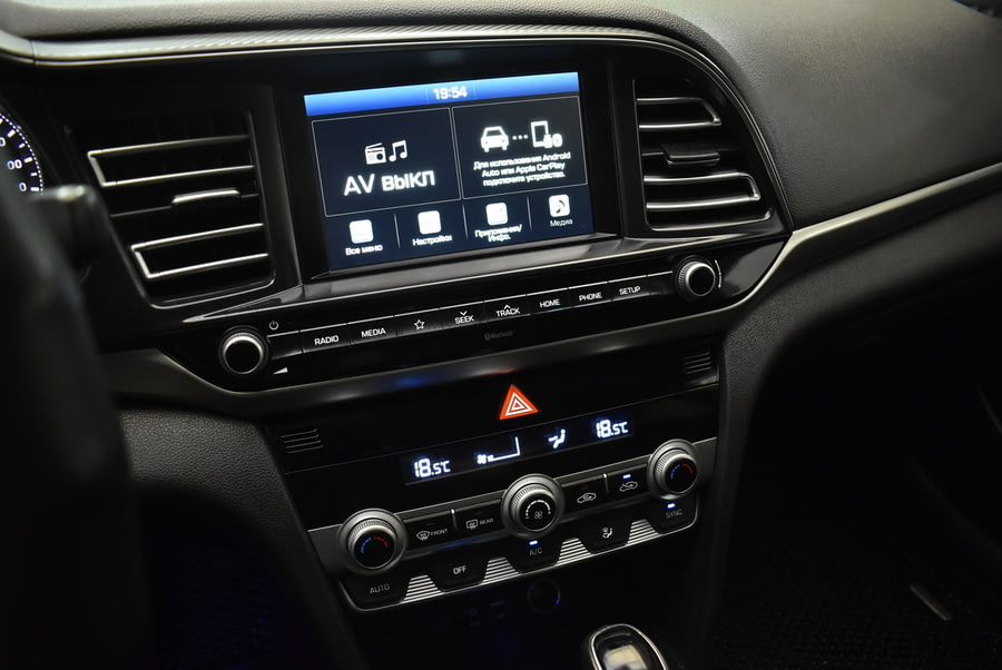 Фото HYUNDAI Elantra VI (AD) Рестайлинг с пробегом | №7