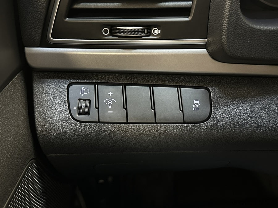 Фото HYUNDAI Elantra VI (AD) с пробегом | №11