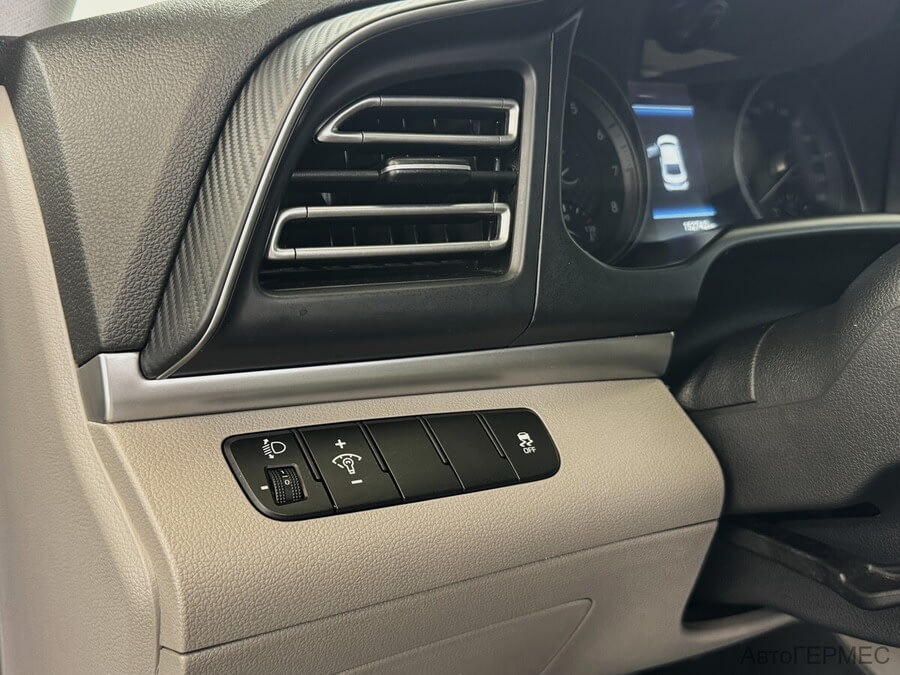 Фото HYUNDAI Elantra VI (AD) Рестайлинг с пробегом | №10