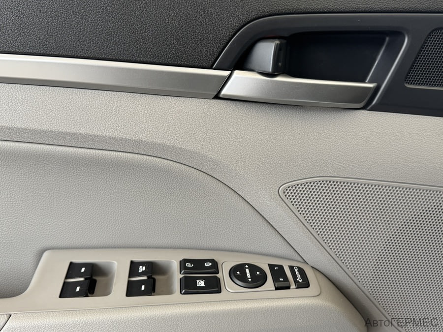 Фото HYUNDAI Elantra VI (AD) Рестайлинг с пробегом | №11