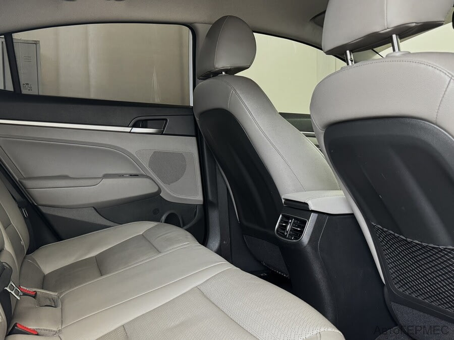 Фото HYUNDAI Elantra VI (AD) Рестайлинг с пробегом | №14