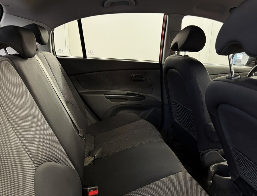 Фото Kia Rio II Рестайлинг с пробегом | №12 Фото Kia Rio II Рестайлинг с пробегом | №12