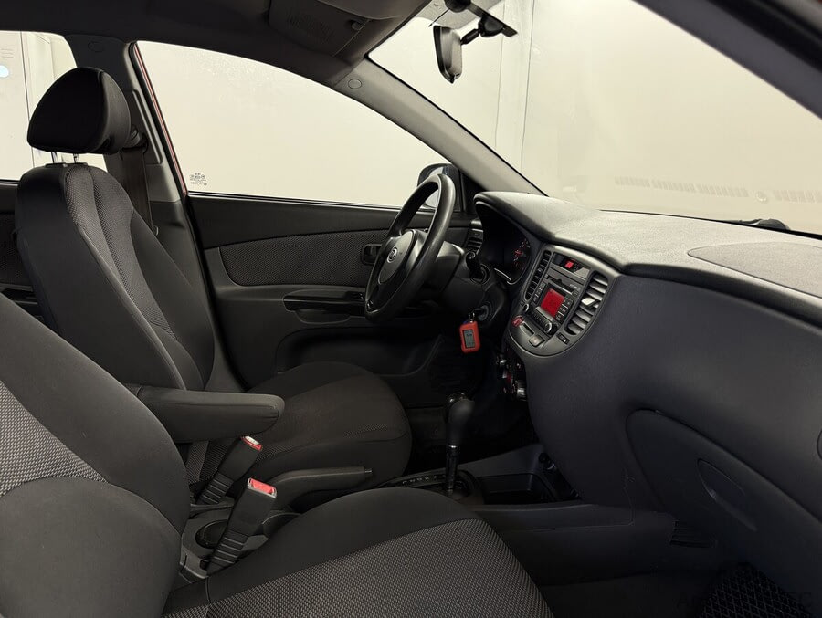 Фото Kia Rio II Рестайлинг с пробегом | №11 Фото Kia Rio II Рестайлинг с пробегом | №11