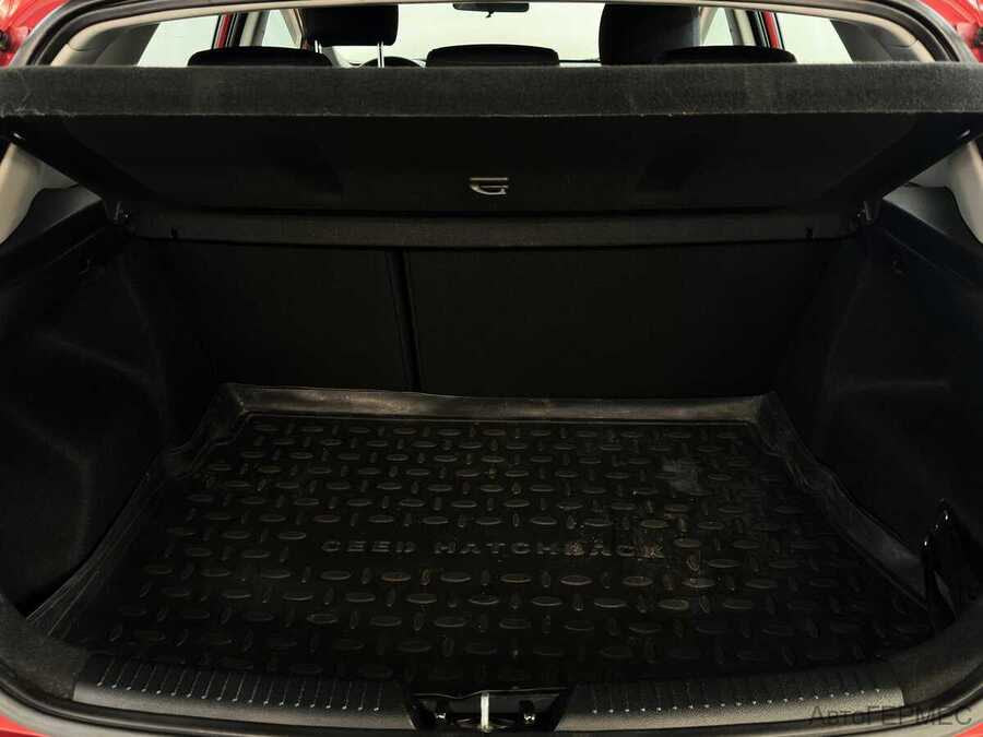 Фото Kia Ceed II Рестайлинг с пробегом | №13 Фото Kia Ceed II Рестайлинг с пробегом | №13