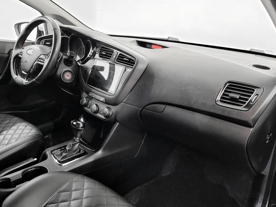 Фото Kia Ceed II Рестайлинг с пробегом | №11 Фото Kia Ceed II Рестайлинг с пробегом | №11