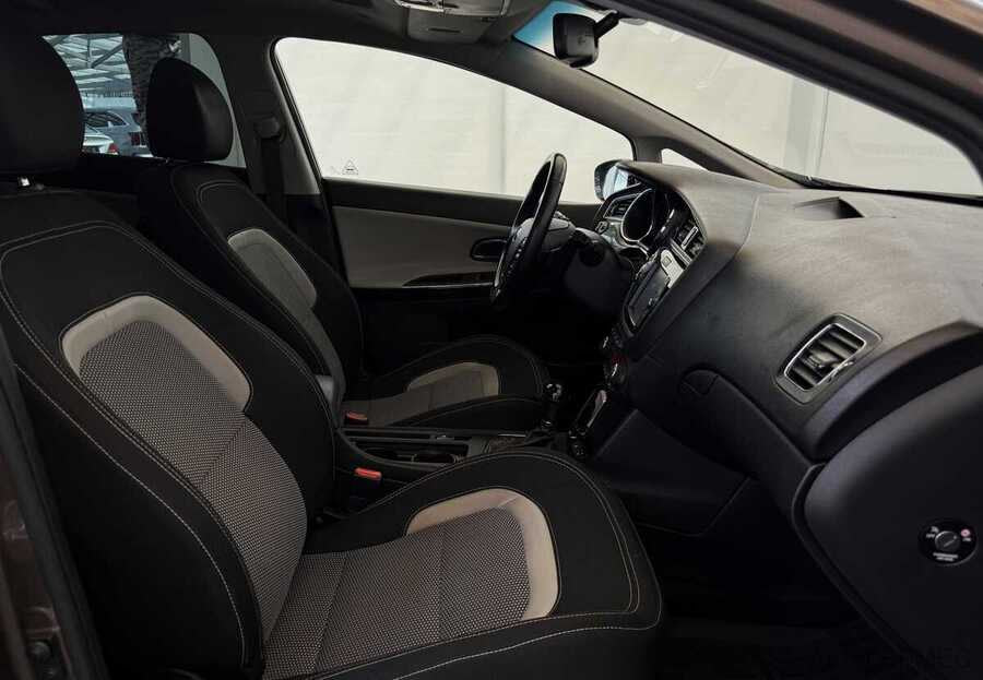Фото Kia Ceed II Рестайлинг с пробегом | №12 Фото Kia Ceed II Рестайлинг с пробегом | №12