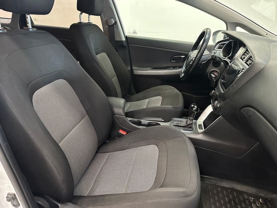 Фото Kia Ceed II Рестайлинг с пробегом | №12 Фото Kia Ceed II Рестайлинг с пробегом | №12