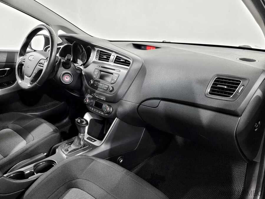 Фото Kia Ceed II Рестайлинг с пробегом | №11 Фото Kia Ceed II Рестайлинг с пробегом | №11