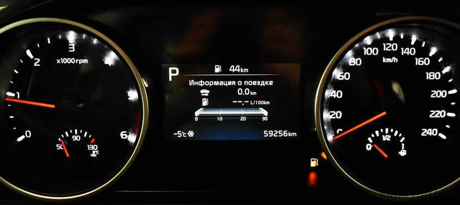 Фото Kia Carnival IV с пробегом | №6