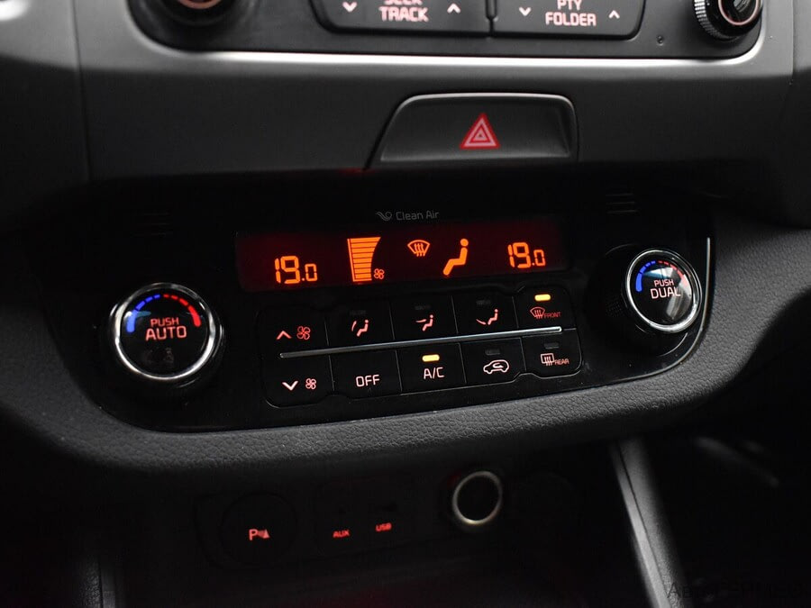 Фото Kia Sportage III Рестайлинг с пробегом | №9