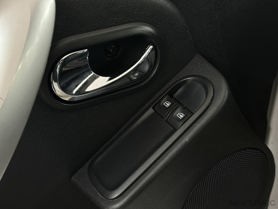 Фото NISSAN Terrano III (D10) с пробегом | №8