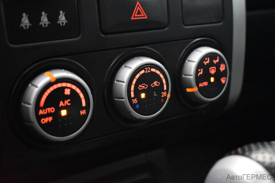 Фото NISSAN X-Trail II Рестайлинг с пробегом | №7 Фото NISSAN X-Trail II Рестайлинг с пробегом | №7