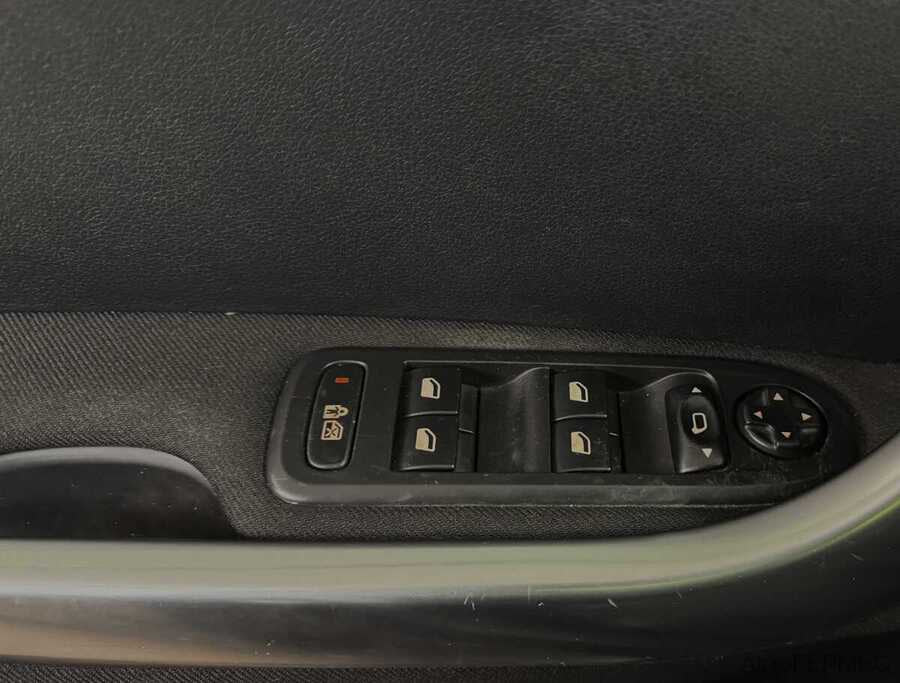 Фото PEUGEOT 308 I Рестайлинг с пробегом | №8 Фото PEUGEOT 308 I Рестайлинг с пробегом | №8