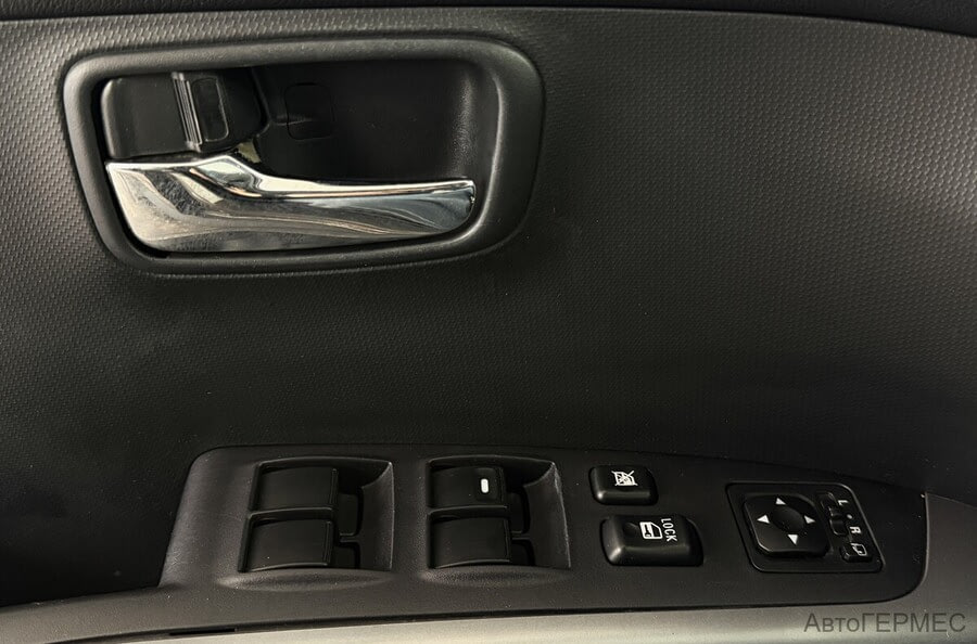 Фото MITSUBISHI Outlander II Рестайлинг с пробегом | №11 Фото MITSUBISHI Outlander II Рестайлинг с пробегом | №11