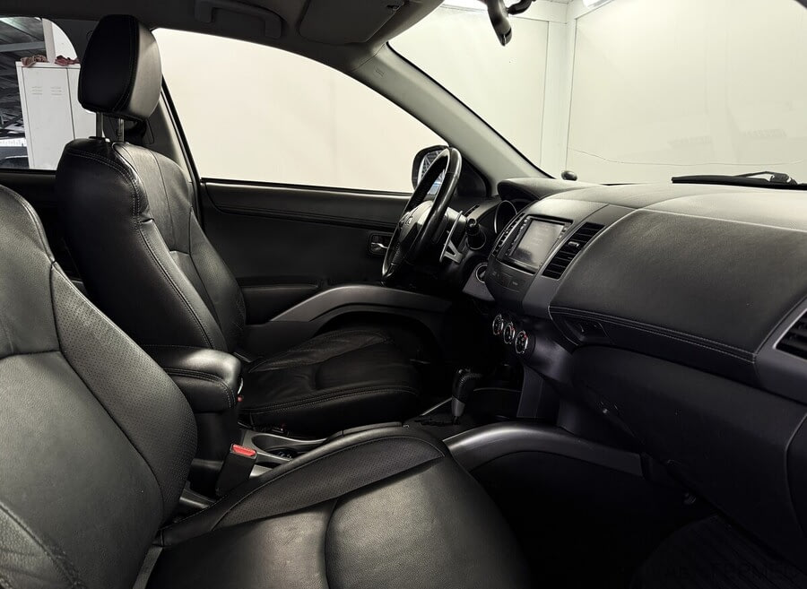 Фото MITSUBISHI Outlander II Рестайлинг с пробегом | №13 Фото MITSUBISHI Outlander II Рестайлинг с пробегом | №13