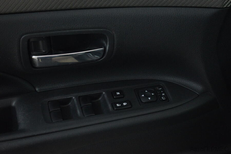 Фото MITSUBISHI Outlander III Рестайлинг с пробегом | №9 Фото MITSUBISHI Outlander III Рестайлинг с пробегом | №9