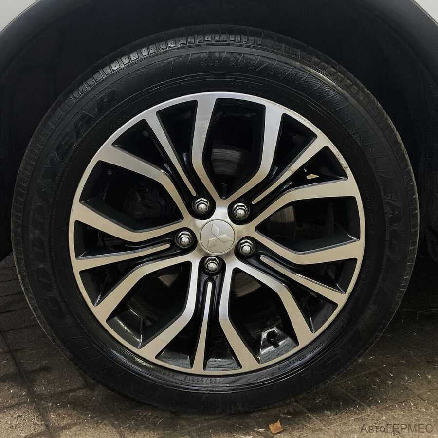 Фото MITSUBISHI Outlander III Рестайлинг 2 с пробегом | №17