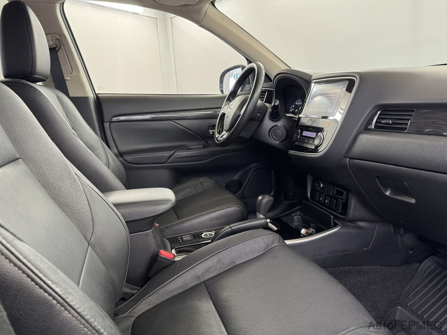 Фото MITSUBISHI Outlander III Рестайлинг 2 с пробегом | №13