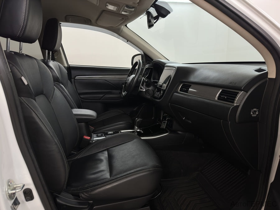Фото MITSUBISHI Outlander III Рестайлинг 3 с пробегом | №13 Фото MITSUBISHI Outlander III Рестайлинг 3 с пробегом | №13