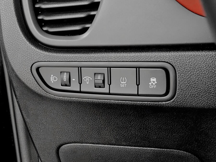 Фото Kia Rio IV Рестайлинг с пробегом | №8 Фото Kia Rio IV Рестайлинг с пробегом | №8