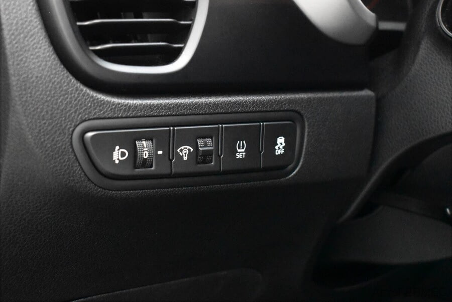 Фото Kia RIO X IV Рестайлинг с пробегом | №11