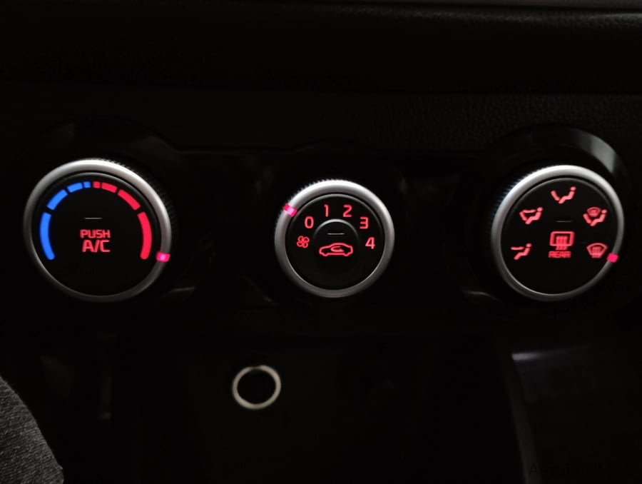 Фото Kia Rio III Рестайлинг с пробегом | №7 Фото Kia Rio III Рестайлинг с пробегом | №7