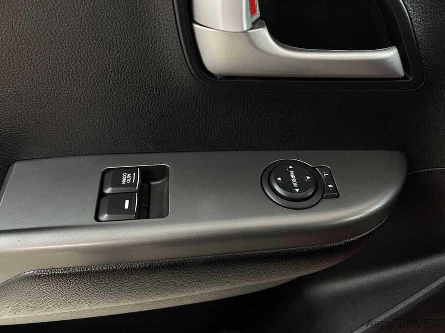 Фото Kia Rio III Рестайлинг с пробегом | №8 Фото Kia Rio III Рестайлинг с пробегом | №8