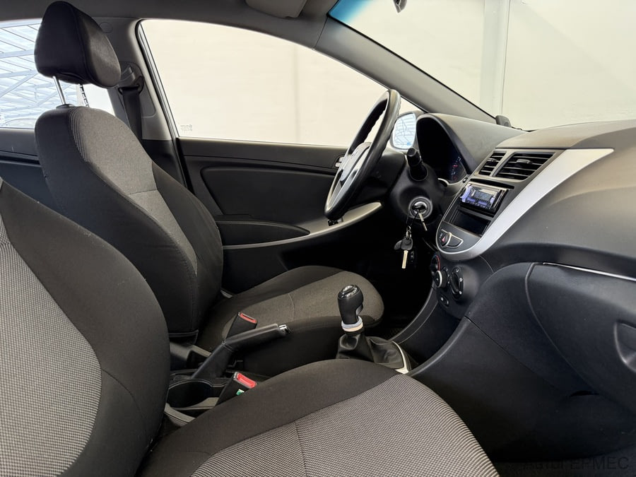 Фото HYUNDAI Solaris I с пробегом | №10 Фото HYUNDAI Solaris I с пробегом | №10