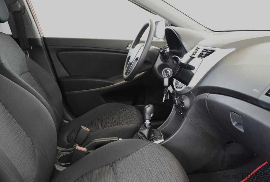 Фото HYUNDAI Solaris I Рестайлинг с пробегом | №12