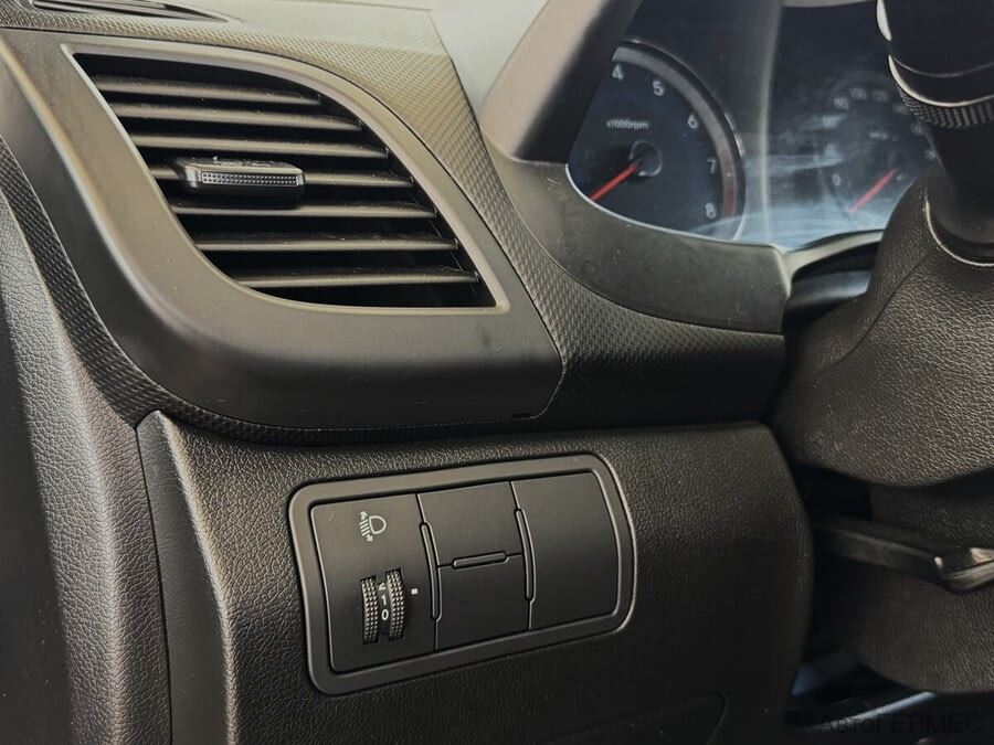 Фото HYUNDAI Solaris I Рестайлинг с пробегом | №9 Фото HYUNDAI Solaris I Рестайлинг с пробегом | №9