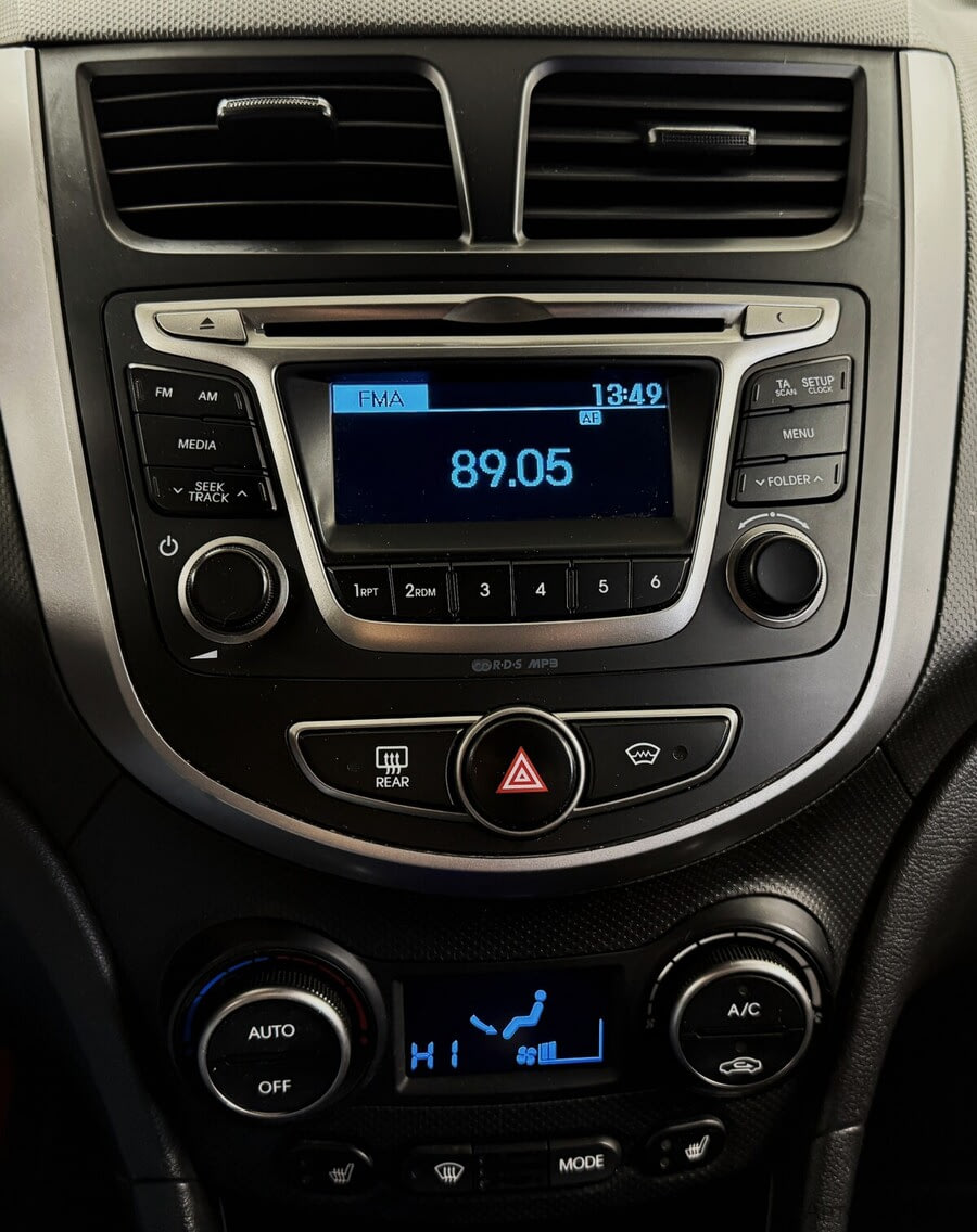 Фото HYUNDAI Solaris I Рестайлинг с пробегом | №7