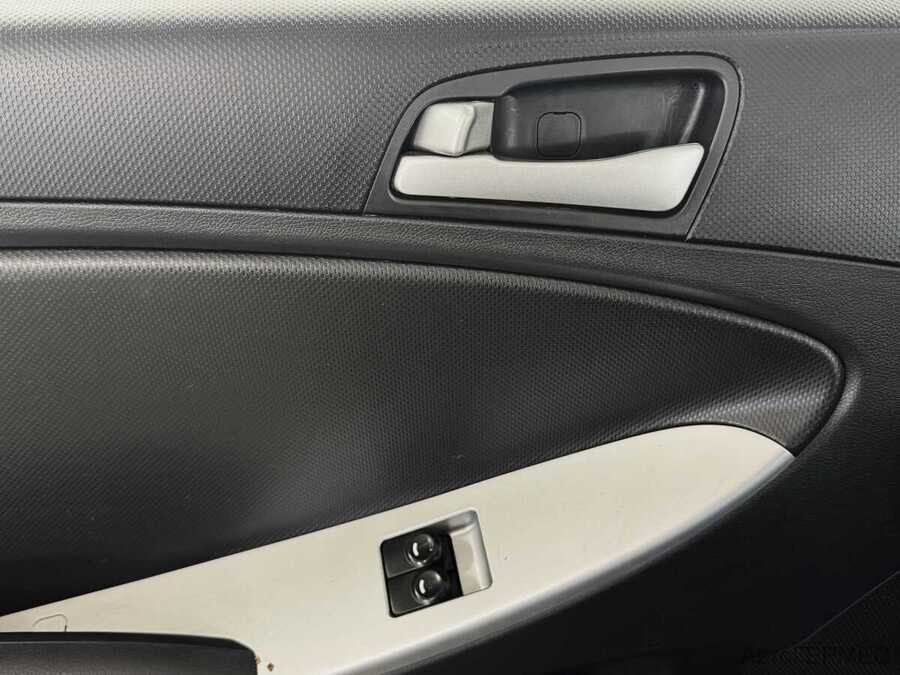 Фото HYUNDAI Solaris I с пробегом | №11