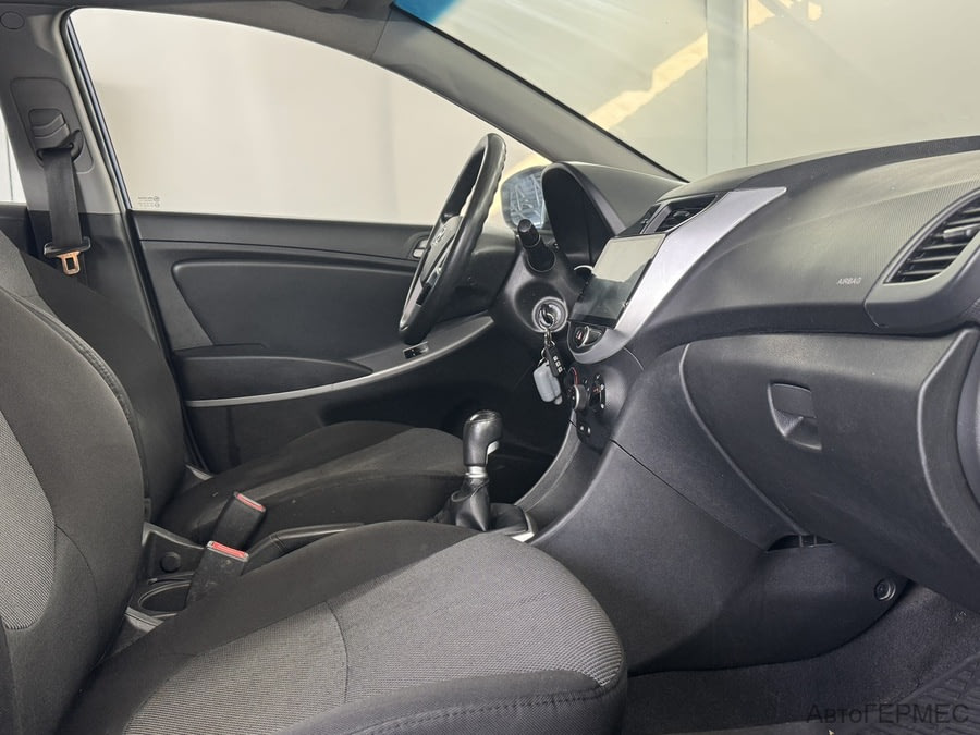 Фото HYUNDAI Solaris I с пробегом | №12