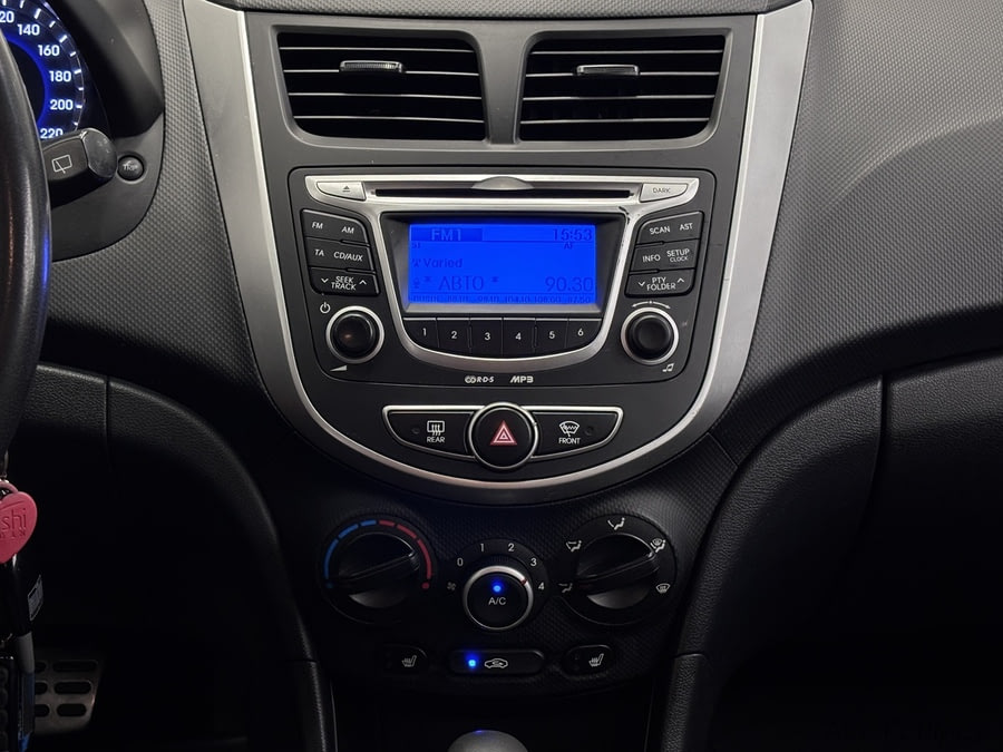 Фото HYUNDAI Solaris I с пробегом | №7 Фото HYUNDAI Solaris I с пробегом | №7