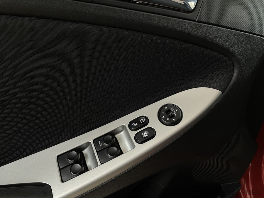 Фото HYUNDAI Solaris I с пробегом | №9 Фото HYUNDAI Solaris I с пробегом | №9