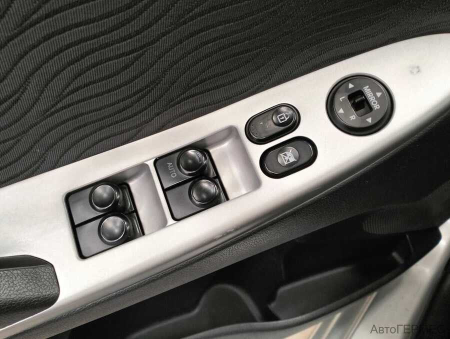 Фото HYUNDAI Solaris I с пробегом | №8