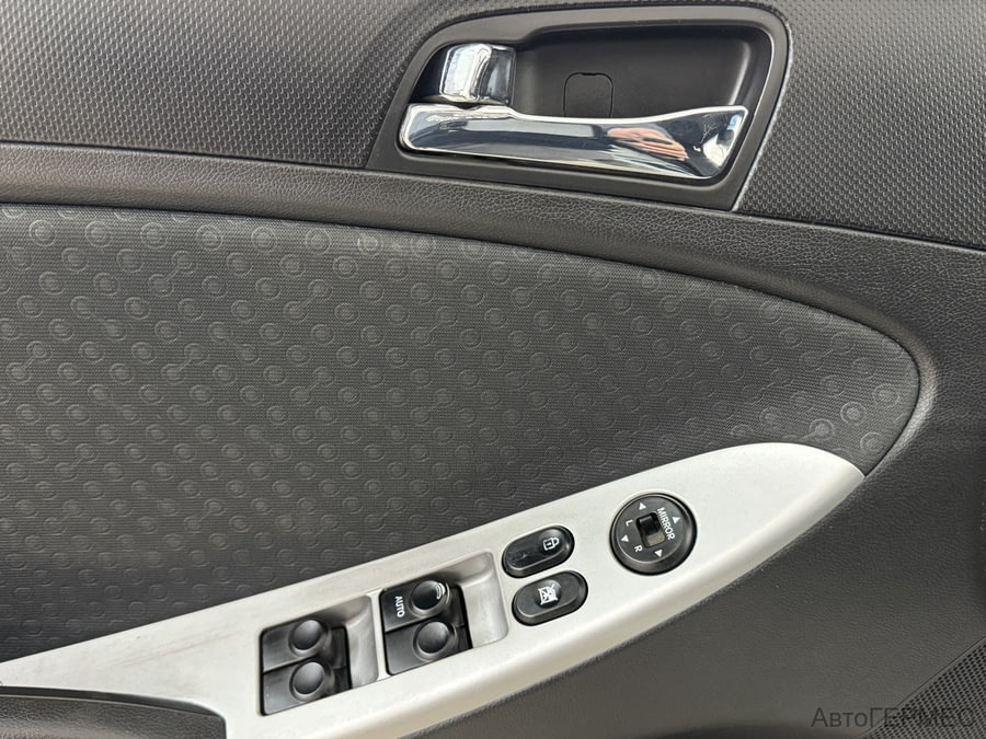Фото HYUNDAI Solaris I с пробегом | №10 Фото HYUNDAI Solaris I с пробегом | №10