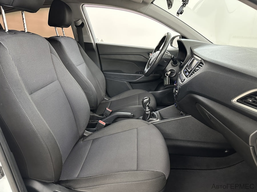 Фото HYUNDAI Solaris II с пробегом | №11 Фото HYUNDAI Solaris II с пробегом | №11