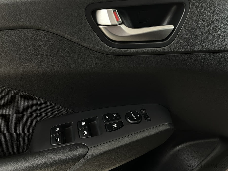 Фото HYUNDAI Solaris II с пробегом | №8 Фото HYUNDAI Solaris II с пробегом | №8