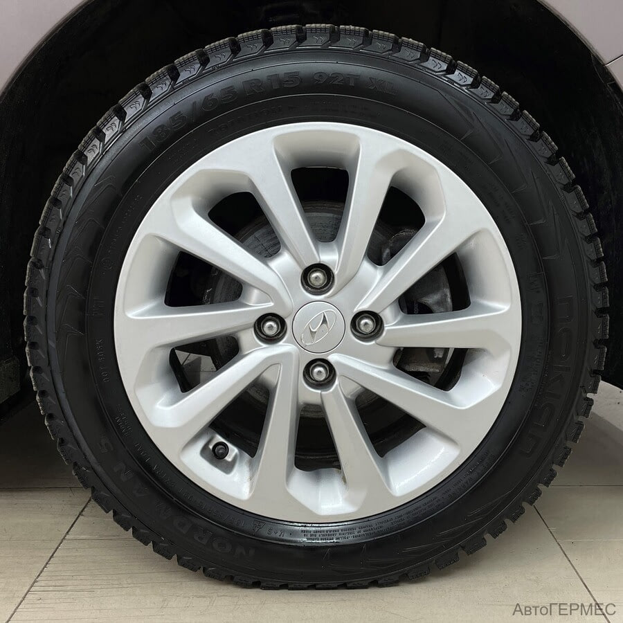 Фото HYUNDAI Solaris II с пробегом | №14 Фото HYUNDAI Solaris II с пробегом | №14