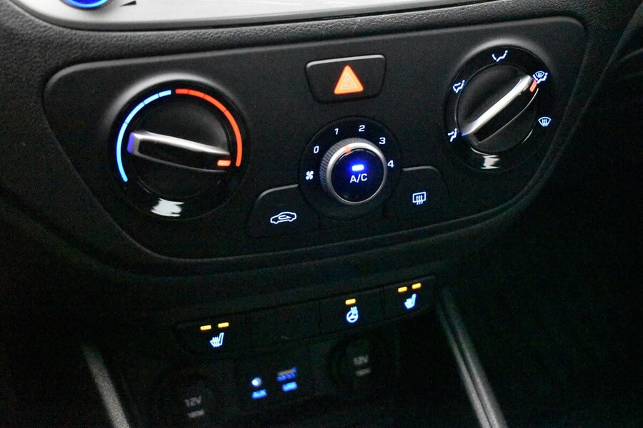 Фото HYUNDAI Solaris II с пробегом | №8 Фото HYUNDAI Solaris II с пробегом | №8