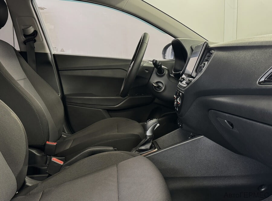 Фото HYUNDAI Solaris II Рестайлинг с пробегом | №11 Фото HYUNDAI Solaris II Рестайлинг с пробегом | №11