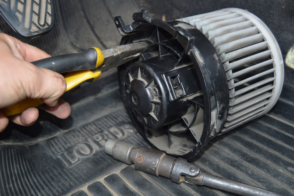 Ремонт салонного отопителя MITSUBISHI Dingo, №1