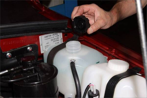 Замена антифриза MITSUBISHI Pajero, №2