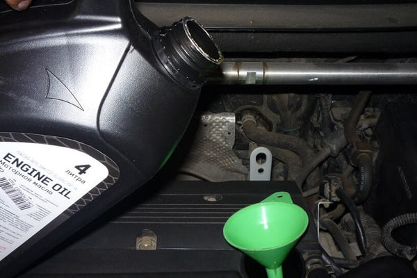 Замена масла в двигателе MITSUBISHI Outlander, №1