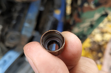 Замена маслосъемных колпачков Каризма, фото №1