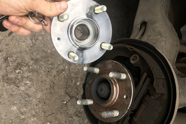 Замена переднего ступичного подшипника MITSUBISHI Lancer, №1