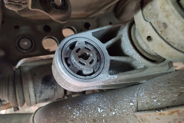 Замена сайлентблоков заднего редуктора MITSUBISHI Montero, №2